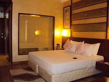 The Victoria Grand Hotel & Spa Kasauli Exterior photo
