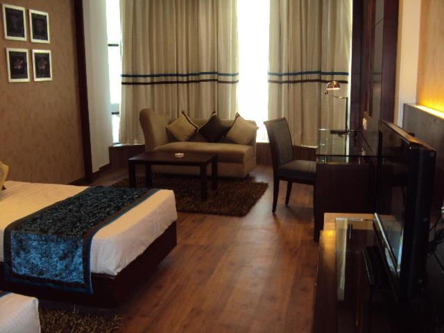 The Victoria Grand Hotel & Spa Kasauli Exterior photo
